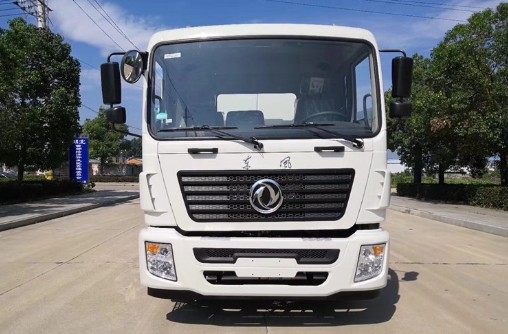 15方灑水車(chē)報(bào)價(jià)_東風(fēng)錦程12噸|15噸綠化灑水車(chē)廠家價(jià)格