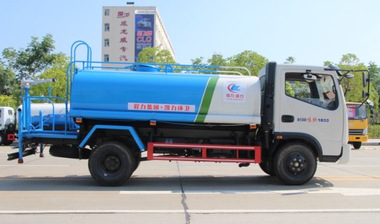 時(shí)風(fēng)風(fēng)順5方灑水車(chē)高清圖片 時(shí)風(fēng)風(fēng)順5方灑水車(chē)高清圖片