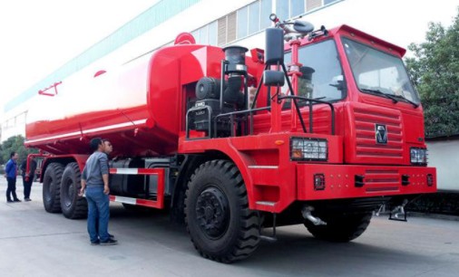 礦用灑水車(chē)圖片 礦用灑水車(chē)圖片