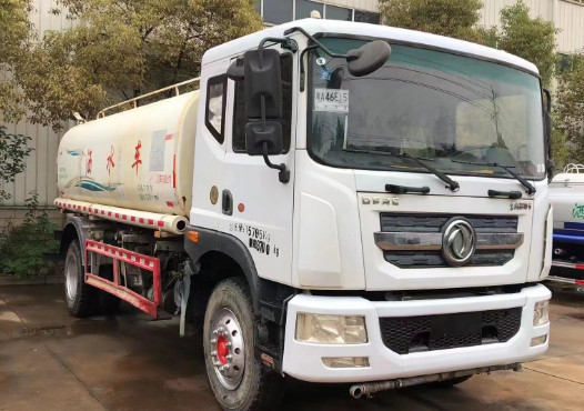 二手15方六缸機(jī)灑水車(chē)_二手15方東風(fēng)多利卡D9灑水車(chē)